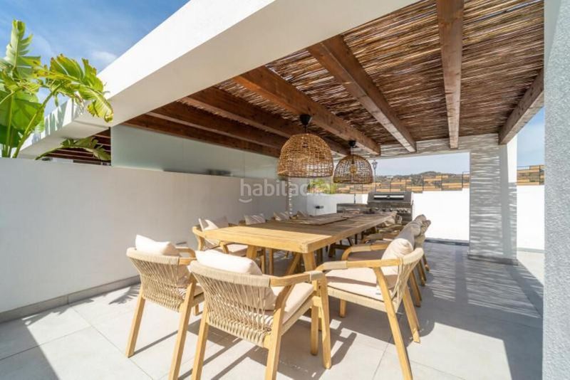 Foto bf0f24e7-6d73-4dab-a9b4-21b9d8bdddde. Àtic amb calefacció aparcament piscina a Cabopino - Artola Marbella