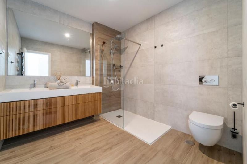 Foto e5e7936f-5fc6-4a14-9af0-53475ae80b2f. Àtic amb calefacció aparcament piscina a Cabopino - Artola Marbella