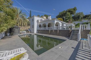 Casa en Paraiso - Barronal. Villa exclusiva con un increíble potencial de renovación en el p