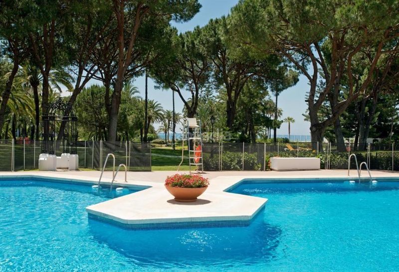 Foto 32a5e8d2-63a6-426e-97b2-7aa7b7d934a7. Apartament amb calefacció aparcament piscina a Puerto Banús Marbella