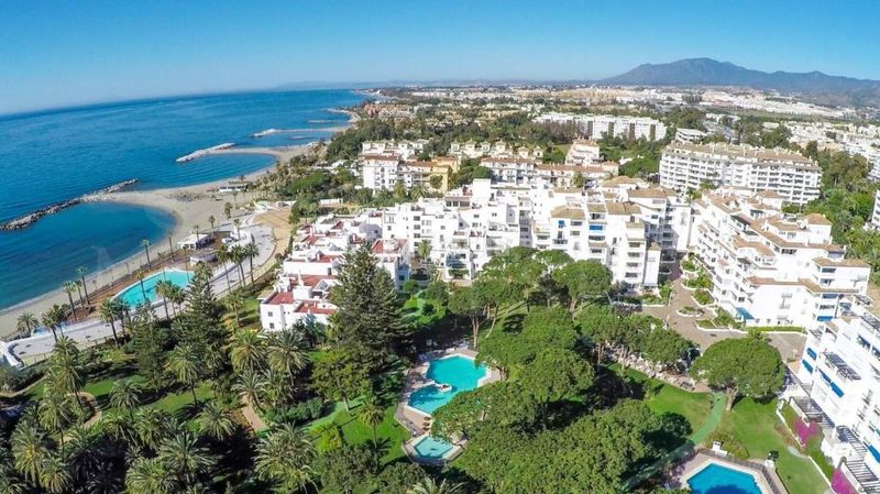 Foto 754d1dd7-ebd7-4ff9-b45a-9c82153781cc. Apartament amb calefacció aparcament piscina a Puerto Banús Marbella