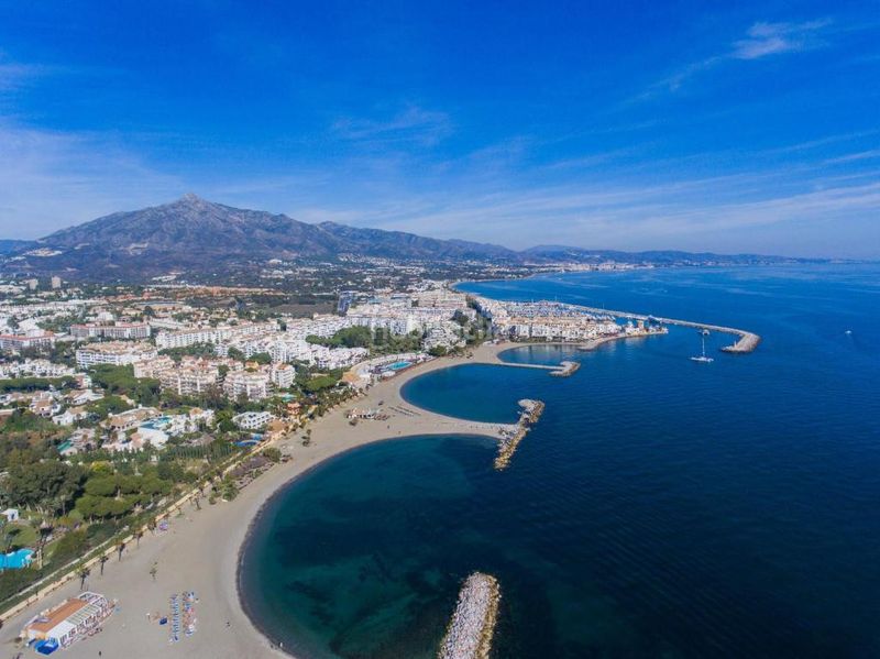 Foto 7ce0ca28-21be-40a2-9e26-2fcf722c7953. Apartament amb calefacció aparcament piscina a Puerto Banús Marbella
