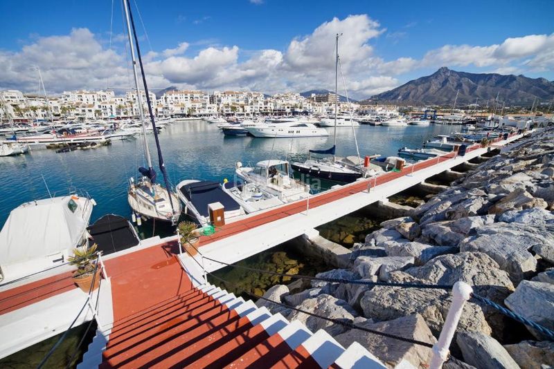 Foto deda112b-f666-4eb9-ac16-905c8bc3e3b2. Apartament amb calefacció aparcament piscina a Puerto Banús Marbella