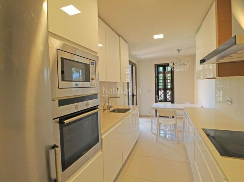 Foto 8d1e0336-8fe5-449b-9985-a4b0555e4ab1. Àtic amb aparcament piscina a Casasola Estepona