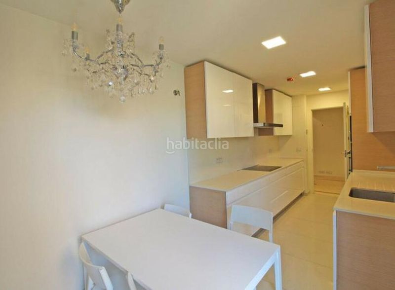 Foto b08d61e8-57f3-4bec-b43b-ad98eb9694bf. Àtic amb aparcament piscina a Casasola Estepona