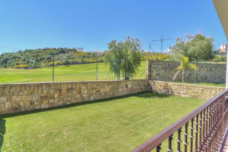 Foto 0e88dd12-b6de-44ba-8f72-cd654f9e7aa6. Casa aparellada amb aparcament a Valle Romano Golf Estepona