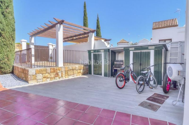 Foto 70c29288-3cf9-447f-ba20-31240298dd87. Casa aparellada amb aparcament a Valle Romano Golf Estepona