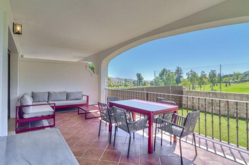 Foto 8eed7008-da5a-41e4-9ec6-b262e3b0ccc3. Casa aparellada amb aparcament a Valle Romano Golf Estepona