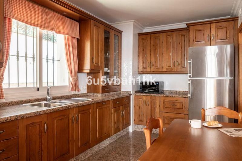 Foto 06f40b73-6fbf-4f2b-bb16-a588d81cc2ec. Casa adossada amb aparcament a San Pedro de Alcántara Pueblo Marbella