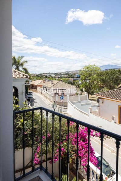 Foto 2ad8e761-b13a-4ce5-9f1f-79159d1286a0. Casa adossada amb aparcament a San Pedro de Alcántara Pueblo Marbella