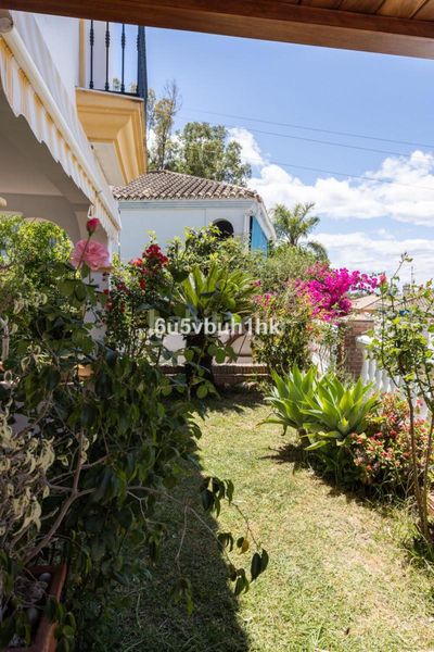 Foto 53216f85-e353-4320-bc27-9f3fc71cfc25. Casa adossada amb aparcament a San Pedro de Alcántara Pueblo Marbella
