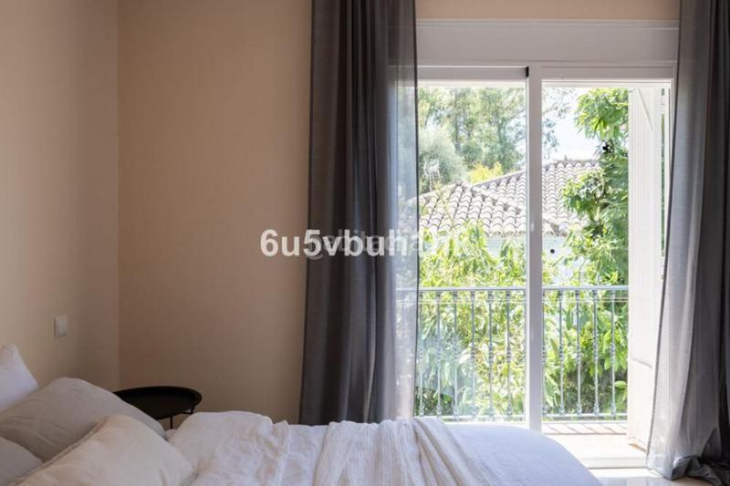 Foto 6749b0e2-8fc8-4140-bac2-e93a3432429e. Casa adossada amb aparcament a San Pedro de Alcántara Pueblo Marbella