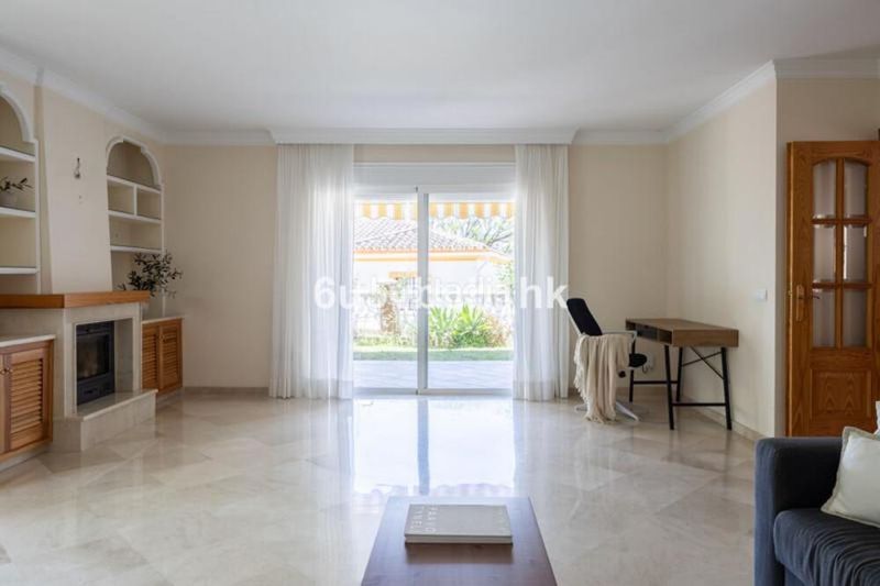Foto 89f4b9e6-06da-47a8-8e52-34b5bdedc6f9. Casa adossada amb aparcament a San Pedro de Alcántara Pueblo Marbella
