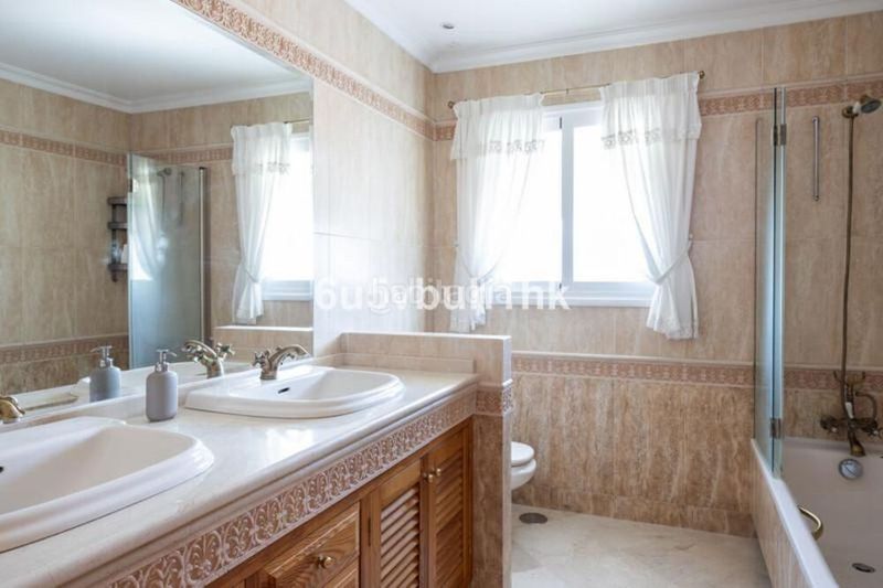 Foto cdc66d49-9745-40ec-996a-1b3746e9c798. Casa adossada amb aparcament a San Pedro de Alcántara Pueblo Marbella