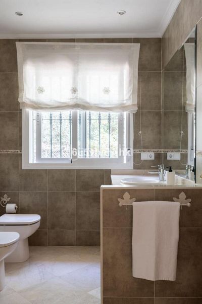 Foto e37f06d6-3a63-4c7f-bf88-2fb92cb3b0b1. Casa adossada amb aparcament a San Pedro de Alcántara Pueblo Marbella