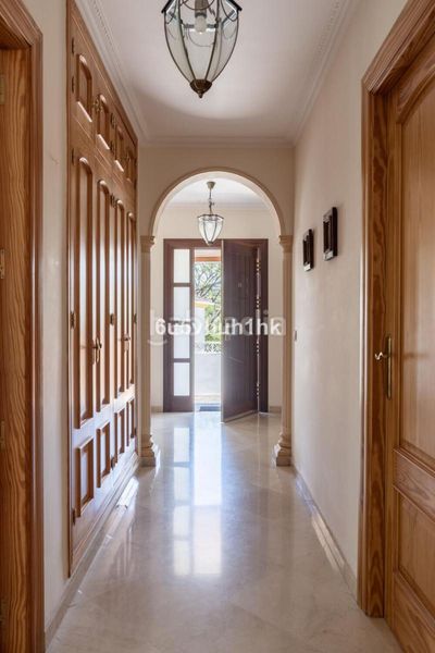 Foto f23c1f6e-8040-4346-b9d0-5a080b6ac899. Casa adossada amb aparcament a San Pedro de Alcántara Pueblo Marbella