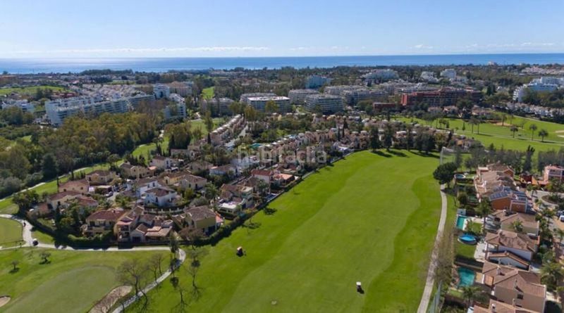 Foto 7f5ef400-7f83-4fe1-9e78-95b6e2694eeb. Casa amb calefacció aparcament piscina a Guadalmina Alta Marbella