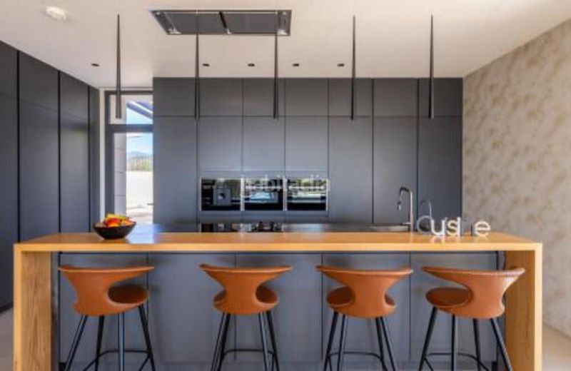 Foto 89f98d65-be4b-4de7-a17b-c1be00fd70d9. Lloguer casa amb aparcament piscina a lomas de Marbella club Marbella