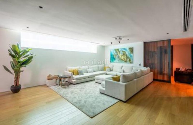 Foto dd8b1a2c-4907-43b7-b7cb-9840bb6ca56b. Lloguer casa amb aparcament piscina a lomas de Marbella club Marbella