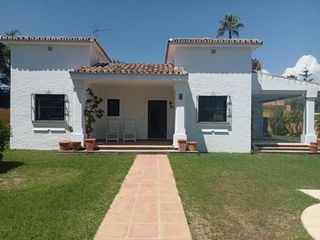 Location Maison à San Pedro de Alcántara Pueblo. Encantadora villa de una sola planta a pasos de la playa