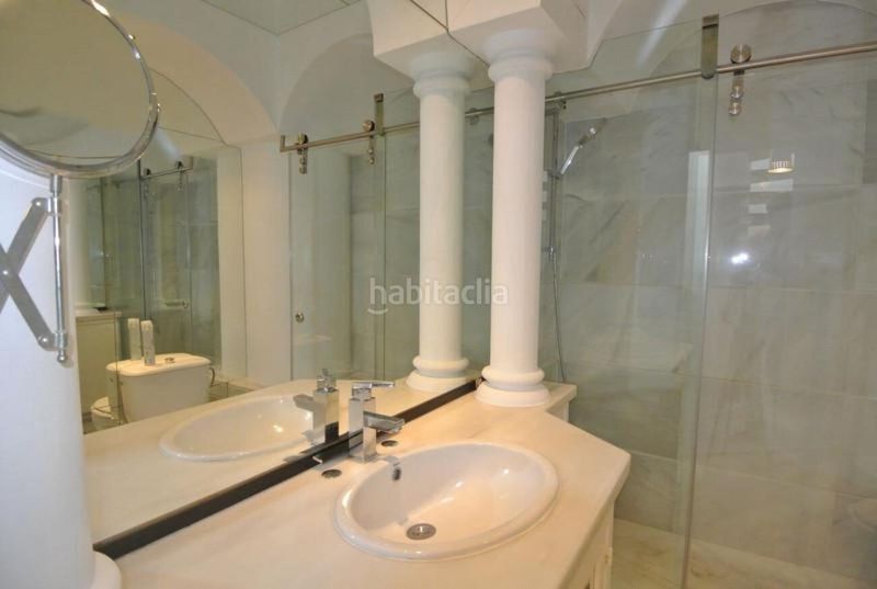 Foto 2afe2281-3c24-4b7f-a83f-4fea502d96a8. Lloguer casa adossada amb aparcament piscina a lomas de Marbella club Marbella