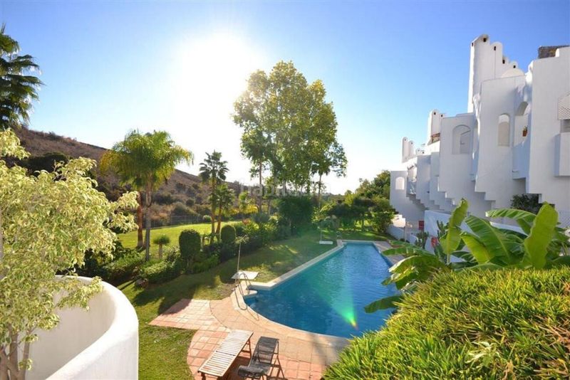 Foto 49e719f4-b431-4e5b-9f3e-8cc9aa365a34. Lloguer casa adossada amb aparcament piscina a lomas de Marbella club Marbella