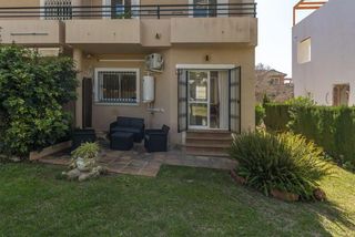 Casa aparellada a Cabopino - Artola. Adosado esquinero con vistas panorámicas al mar junto a cabopino