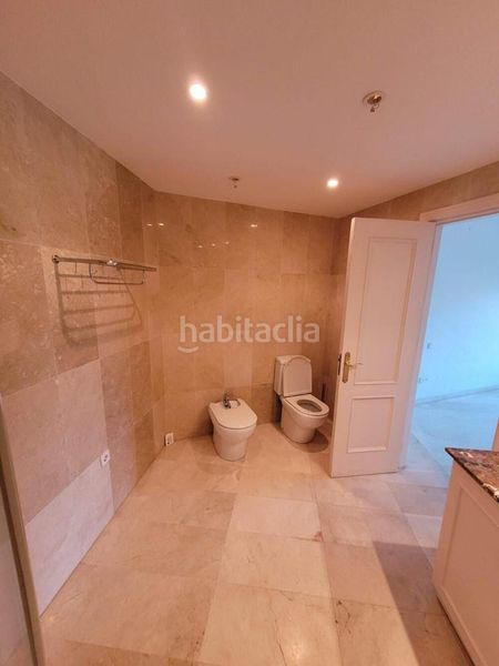 Foto 1420d39b-1a52-4571-944f-683d2a40ed2a. Apartament amb aparcament piscina a El Velerín Estepona