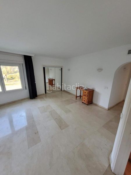 Foto 16dcc5f5-9e68-450a-a967-992d77b1e888. Apartament amb aparcament piscina a El Velerín Estepona