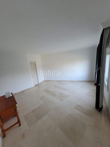 Foto 5b70eb5d-c1cb-42da-b51b-2980a92e88fa. Apartament amb aparcament piscina a El Velerín Estepona