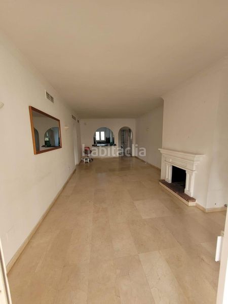 Foto 5deac7c5-4c54-4674-b4bb-03fbf2974c2b. Apartament amb aparcament piscina a El Velerín Estepona
