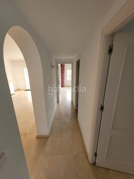 Foto 6c70634e-3b9d-4ba0-a29c-323a37c4247d. Apartament amb aparcament piscina a El Velerín Estepona