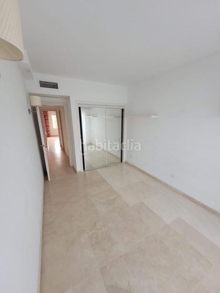 Foto b35b450e-129c-4ce4-84b3-5cdfe80bf7ff. Apartament amb aparcament piscina a El Velerín Estepona