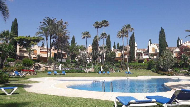 Foto ebb907ec-e8b6-46f5-a11a-165eb35cee4f. Apartament amb aparcament piscina a El Velerín Estepona