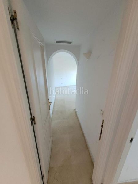 Foto ebc82fbd-72a5-4b61-aebb-899f9be0013c. Apartament amb aparcament piscina a El Velerín Estepona