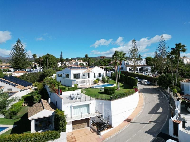 Foto 198db757-07bb-4690-a70b-5fbcd904bc2a. Alquiler casa lujo en Elviria Marbella