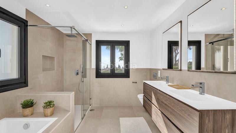 Foto 416736a3-c7fd-48b8-8120-7b7a0365bb38. Alquiler casa lujo en Elviria Marbella