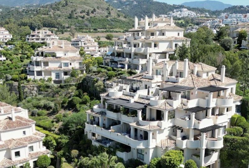 Foto b2cd4773-cc96-4bd5-aec3-59e9a869cf7d. Apartament amb aparcament piscina a los arqueros - puerto del almendro Benahavís