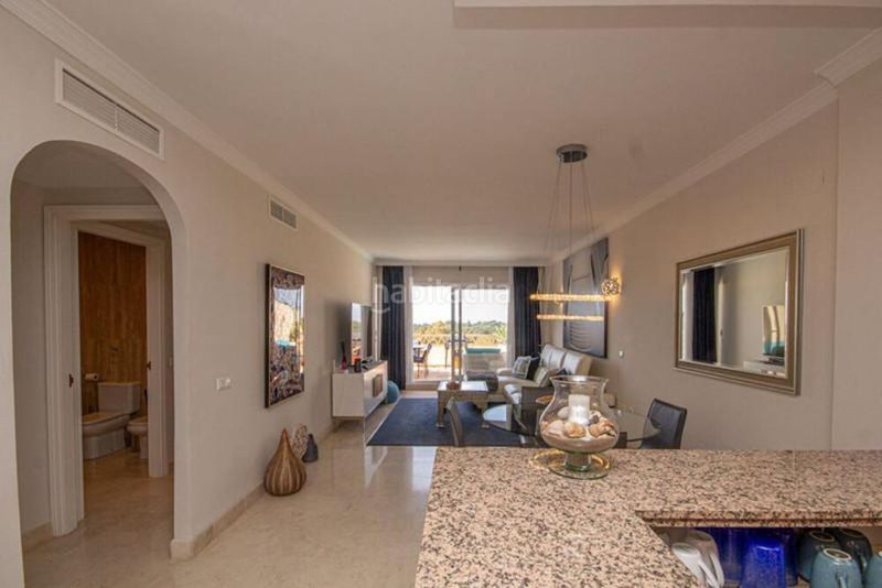 Foto d51f270d-ec72-4dd6-85a8-77cb799ce067. Apartament amb aparcament piscina a Santa María Marbella