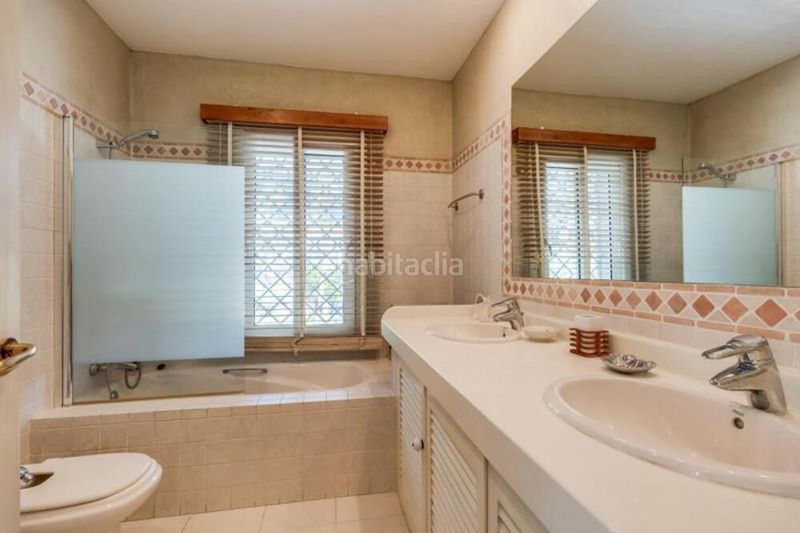 Foto 9fb0b5ae-9075-4c5d-9354-7c347c9b91c3. Casa amb aparcament piscina a Sierra Blanca Marbella
