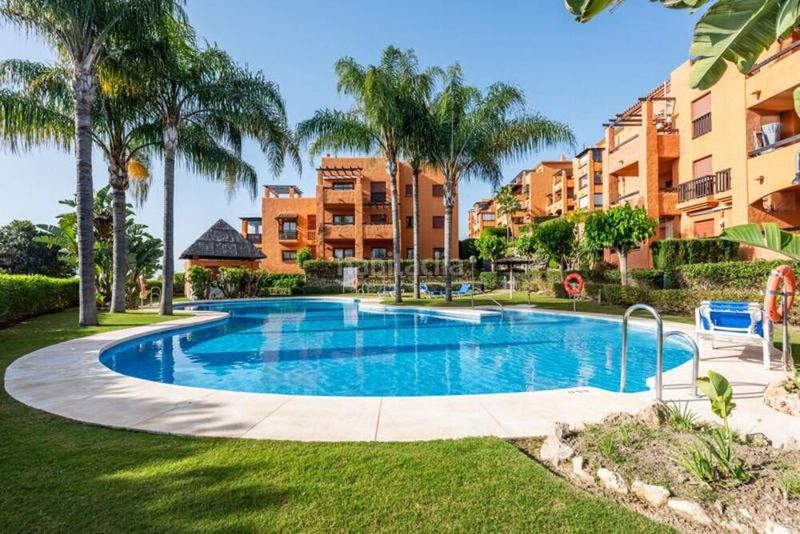 Foto 0cba474a-f7ec-40ac-9e62-56d9f7a3d379. Apartament amb aparcament piscina a La Alquería Benahavís