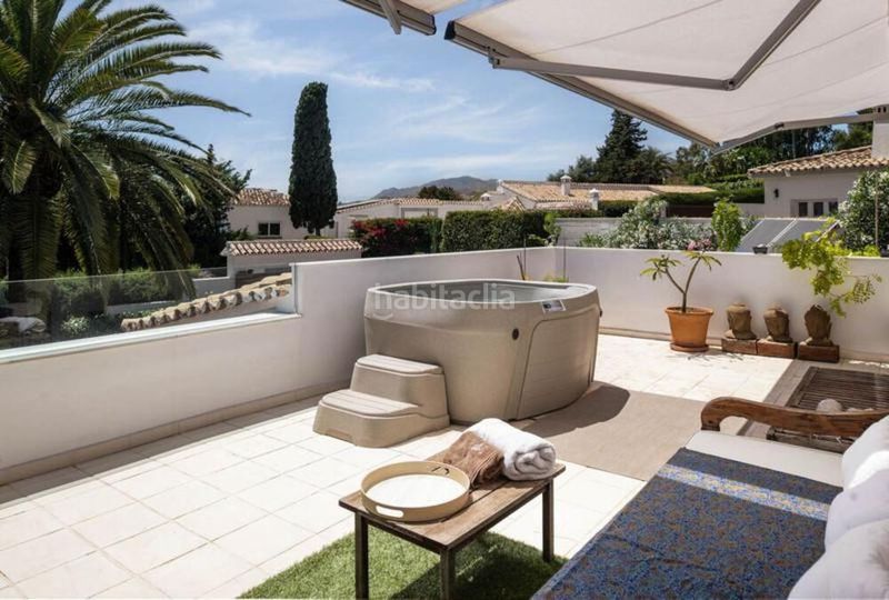 Foto 71c98f97-dc1a-4fc9-9650-722165d55bc1. Casa amb aparcament piscina a La Quinta Benahavís