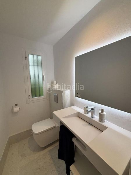 Foto 19acb0fa-67d3-455f-9ad5-7d4e5ffcc372. Lloguer planta baixa amb aparcament piscina a Los Naranjos Marbella