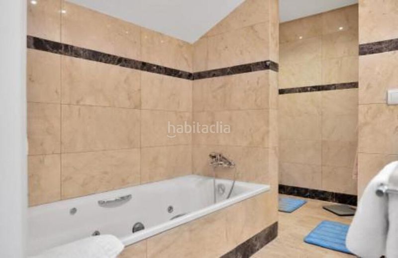 Foto a091d9b7-28ba-4abf-a444-0a16d148fa6f. Lloguer àtic amb calefacció aparcament piscina a Marbella
