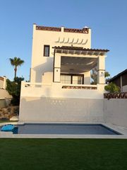 Miete Haus in La Concha - Resina Golf. Elegante villa de 5 dormitorios con instalaciones privadas de bi