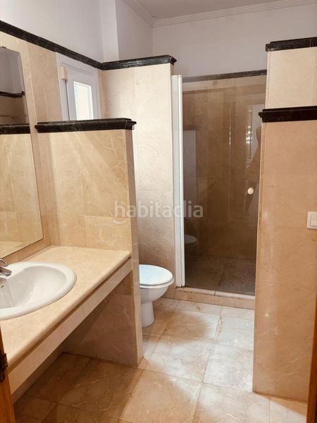 Foto 1b459d1a-4bbf-4a5d-a6ac-47468178d213. Casa aparellada amb aparcament piscina a Santa Clara Marbella
