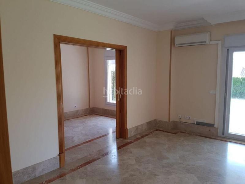Foto 45b74c2e-9f57-49ee-b040-6905d135ff81. Casa aparellada amb aparcament piscina a Santa Clara Marbella
