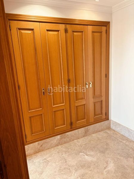 Foto 4a6702f5-11c0-4ac9-a3ac-4e31f2bf6564. Casa aparellada amb aparcament piscina a Santa Clara Marbella