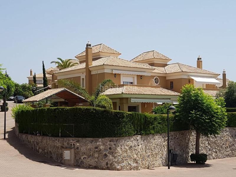 Foto 6a8e730c-123a-489e-88a8-2eff36e0044d. Casa aparellada amb aparcament piscina a Santa Clara Marbella