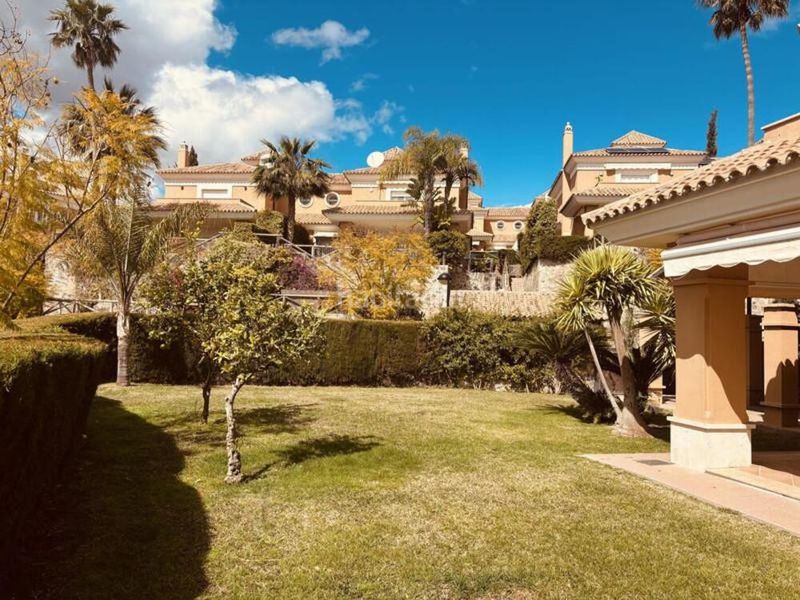 Foto 76ca1e43-1687-470d-bab5-edd3ee9da27f. Casa aparellada amb aparcament piscina a Santa Clara Marbella
